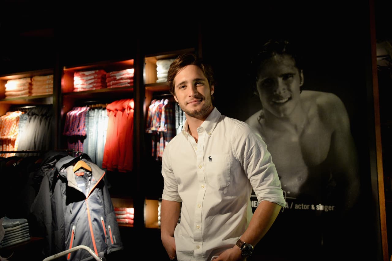 Diego Boneta es todo un niño bonito. Entre el carisma que se carga y esa cara de angelito, varias caen a sus pies.