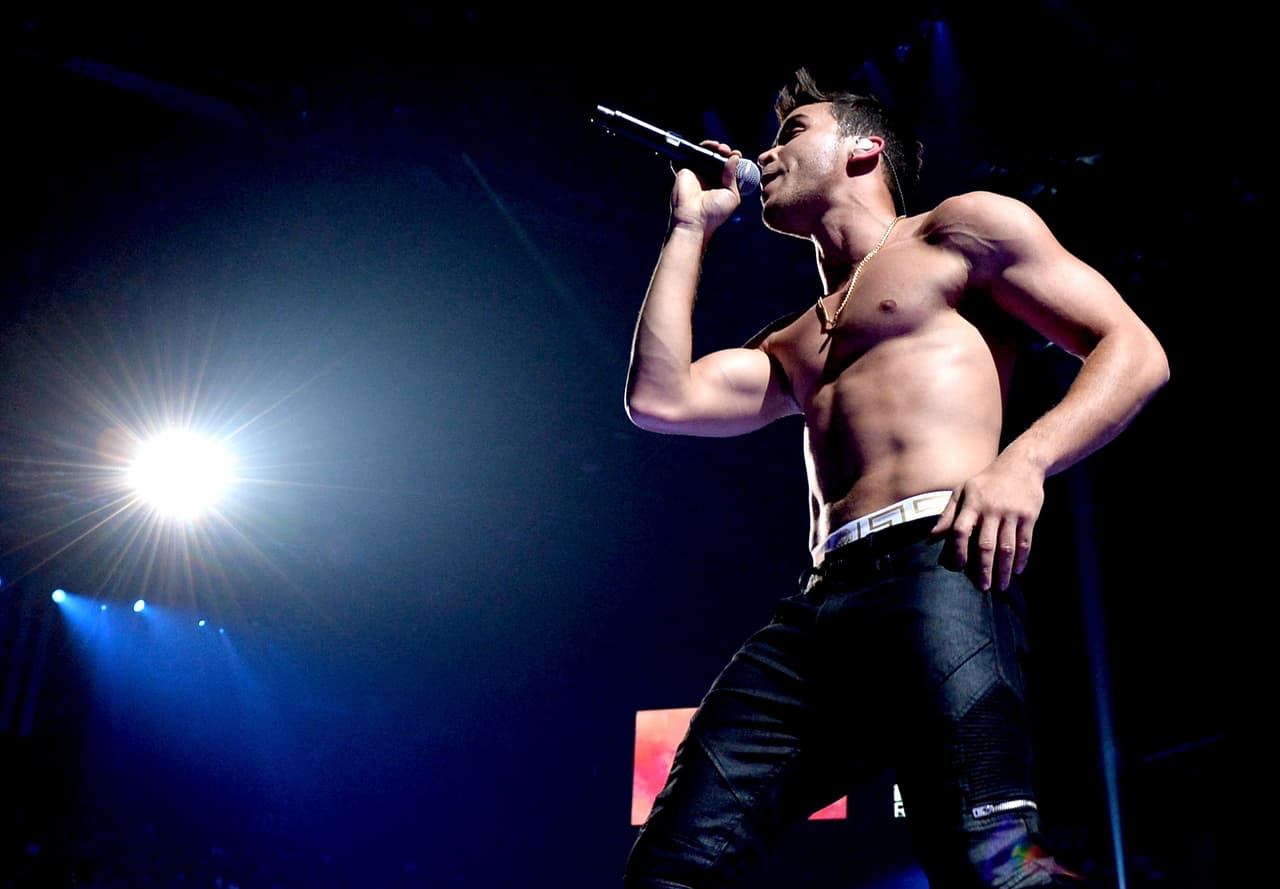 ¿Necesitas más razones para querer ver a este guapo en Premio lo Nuestro? ¿Really?