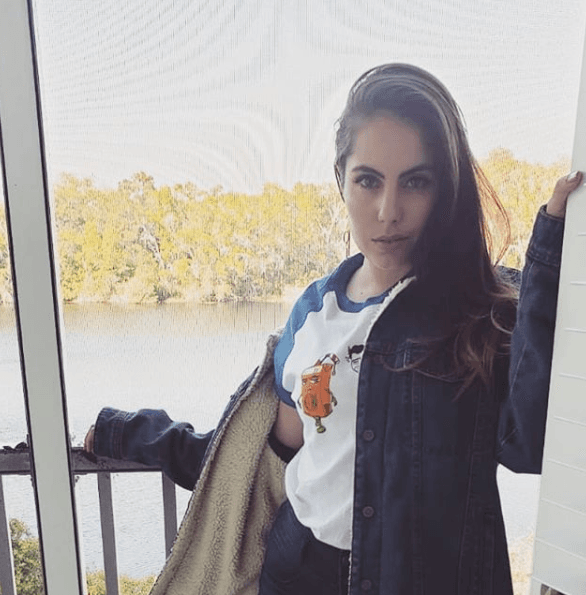 De acuerdo a su descripción para NBL, 
<b>hablar es su actividad favorita</b>, lo que actualmente canaliza muy bien en su canal de YouTube.