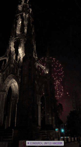 La familia de Karla Martínez llegó a la capital de Escocia para disfrutar de el Edinburgh Festival 2019. Desde su hotel pudieron observar la bella pirotecnia de este gran evento.