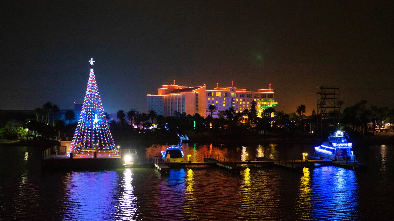 Este sendero es uno de los eventos de iluminación navideña más grandes de la 
<a href="https://www.univision.com/local/houston-kxln/moody-gardens-galveston-fotos">Costa del Golfo. </a>