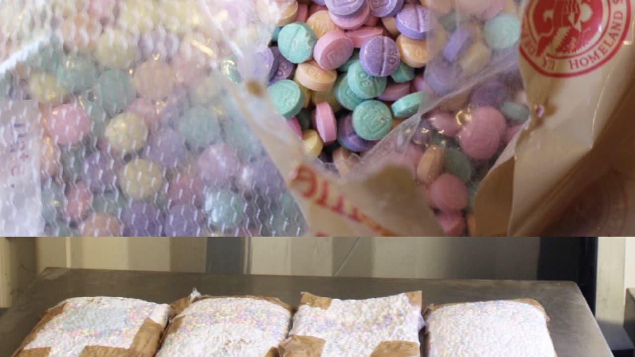 Este fue el primer demociso hecho en julio en el puerto de entrada de Nogales de las pastillas de colores. Los traía un hombre pegados con cinta en sus piernas.