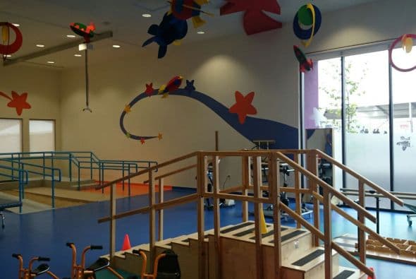 El diseño colorido y alegre del CRIT USA está especialmente diseñado para animar y motivar a los niños, que encuentran así las energías para recuperarse.