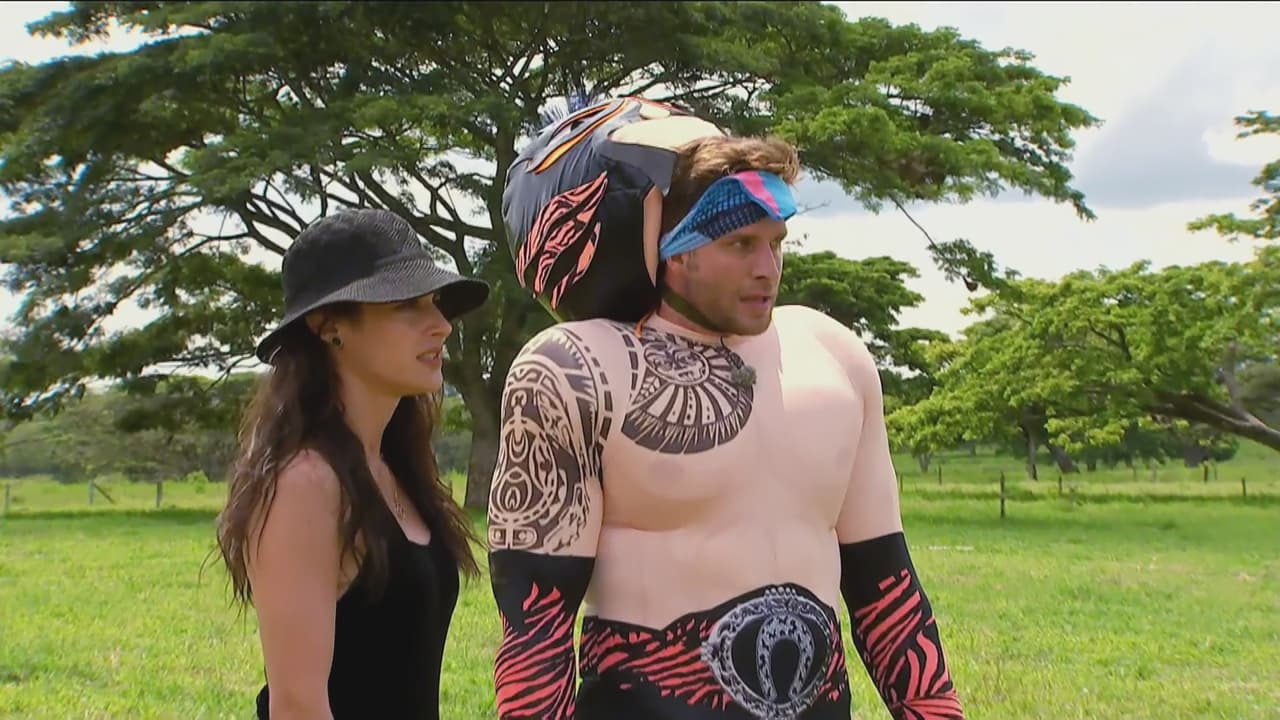 Dentro de la casa su comunicación fue mejorando semana a semana. En uno de los primeros desafíos se quedaron a nada de ganar, ahí Paco de María se vistió de luchador para cruzar a ciegas por una pista. Sin embargo, Wendy no logró darle bien las indicaciones y no lograron completarla.