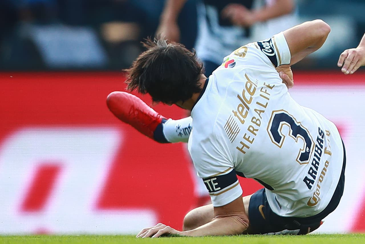 Al minuto 10 de la primera parte y en una jugada de rutina, Arribas cayó con todo el peso de su cuerpo sobre su brazo izquierdo.
