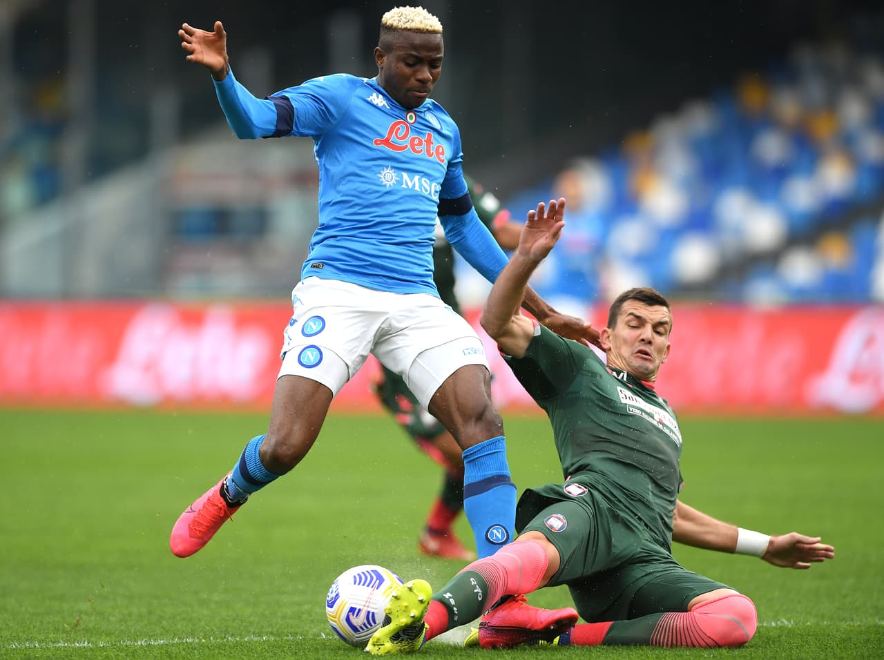 Napoli vence al Crotone y es cuarto de la Serie A