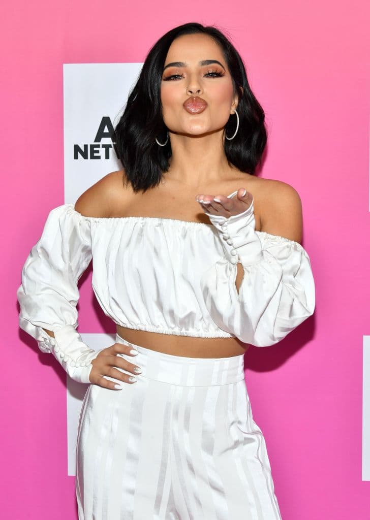 “Mayores” de Becky G ft Bad Bunny – En España, los jueces de ‘Operación Triunfo’ decretaron que le suavizarían la letra a la canción durante la presentación de Becky G en 2017.
<br>