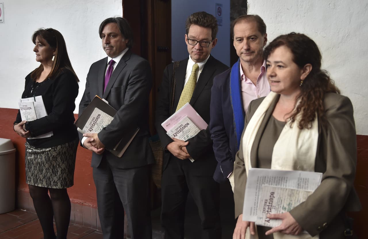 Miembros del GIEI en conferencia de prensa en abril de este año.