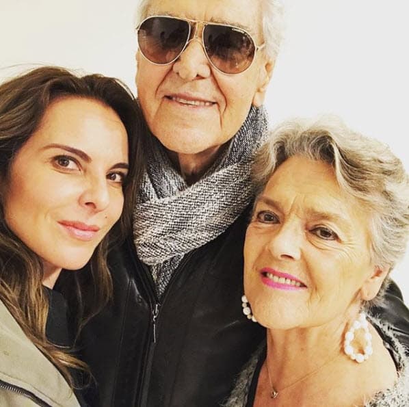 <b><a href="https://www.univision.com/shows/el-gordo-y-la-flaca/el-padre-de-kate-del-castillo-ha-tenido-que-pagar-las-cuentas-de-su-hija-y-no-aprueba-su-nueva-relacion-amorosa-video">Don Eric confesó</a></b> que no está muy contento con ese amorío, pues quien pretenda conquistar el corazón de su hija tiene que ser un hombre trabajador y que esté al pendiente de todas sus necesidades, según dijo para Mezcalent.