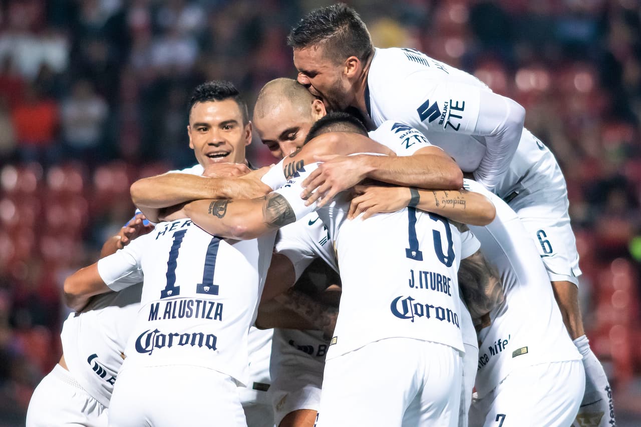 4. Pumas UNAM, 26 puntos. Los Universitarios siguen con posibilidades de clasificar pese a la caída ante Cruz Azul pero se podrían quedar sin nada ya que sus rivales no serán fáciles: Toluca como visitante en la jornada 16 y Santos Laguna como local en la 17.