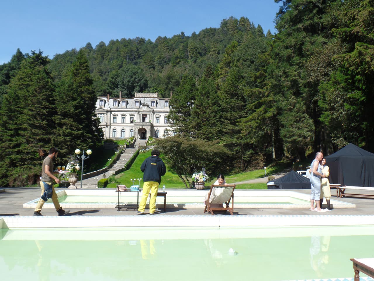 El equipo de utilería fue el encargado de ambientar el set.