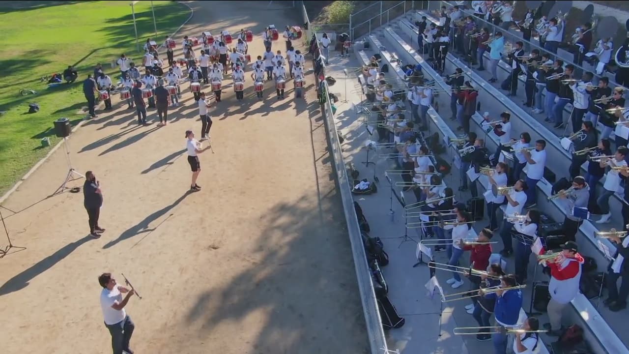 Así se han preparado los jóvenes latinos para el Desfile de las Rosas con la banda del distrito escolar de Los Ángeles