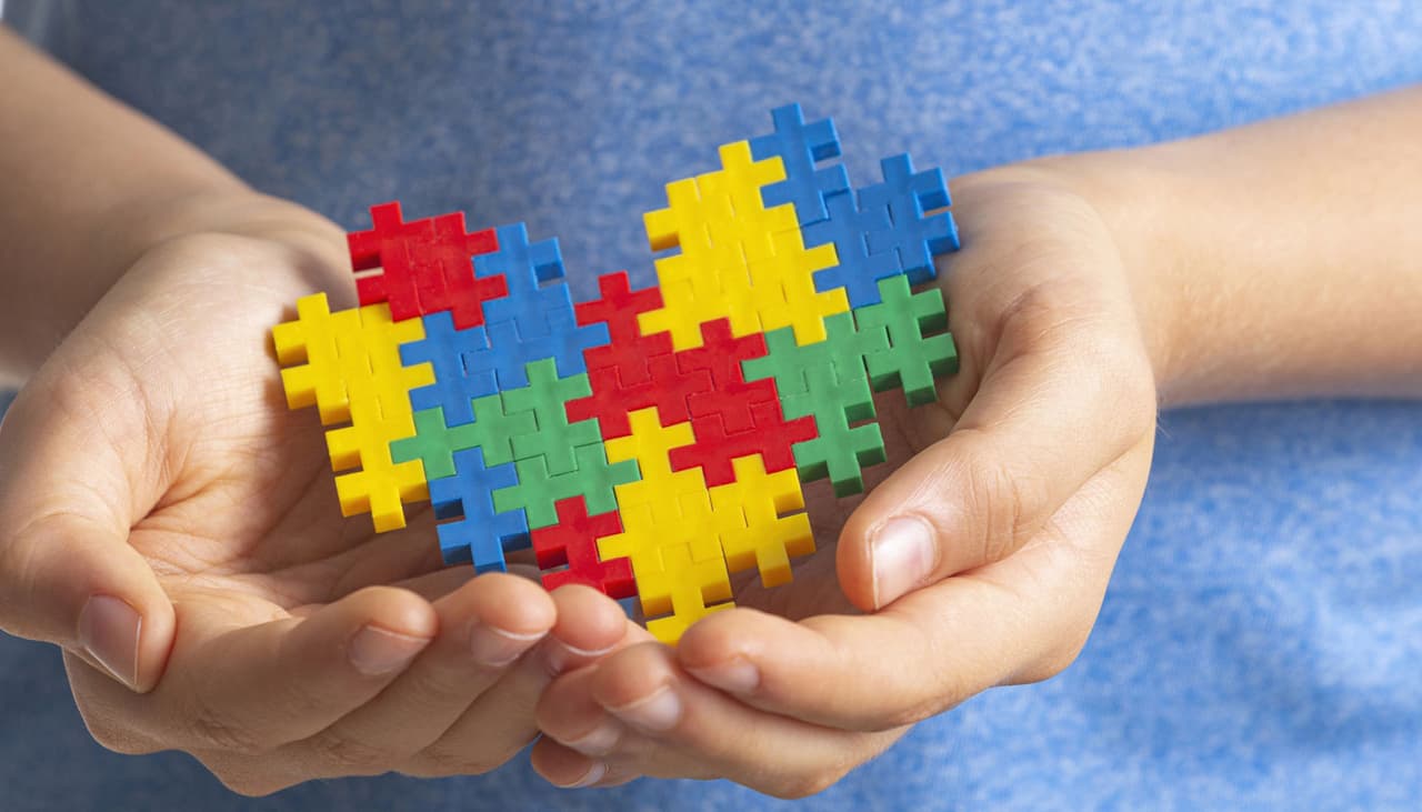 Ofrecen recursos y apoyo a familias con niños autistas en Nueva York y Nueva Jersey