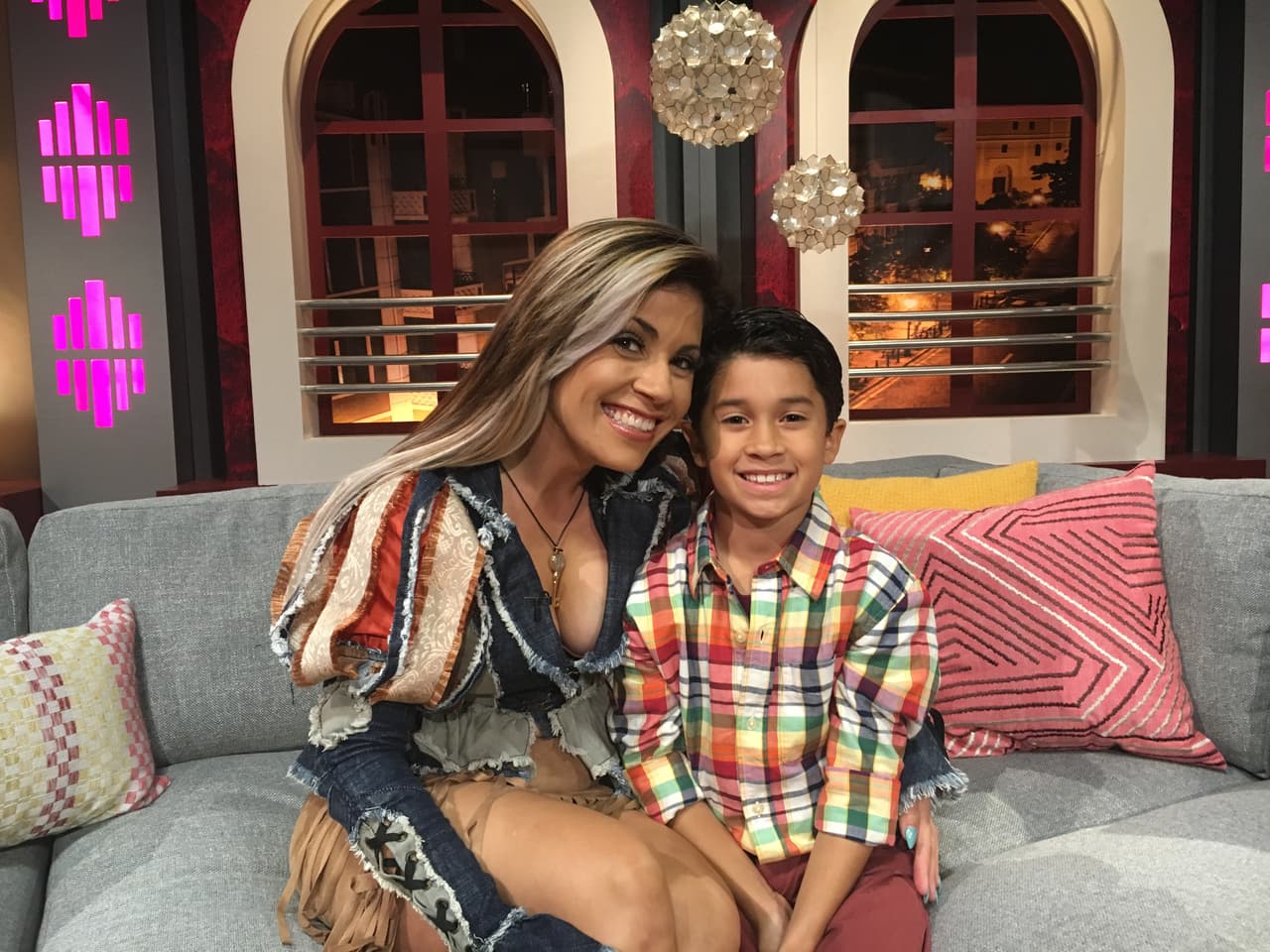 Aunque le dicen "La Diabla" en La Noche Encima, Glerysbet es la amorosa madre del intrépido Landy Yadiel, de ocho años.