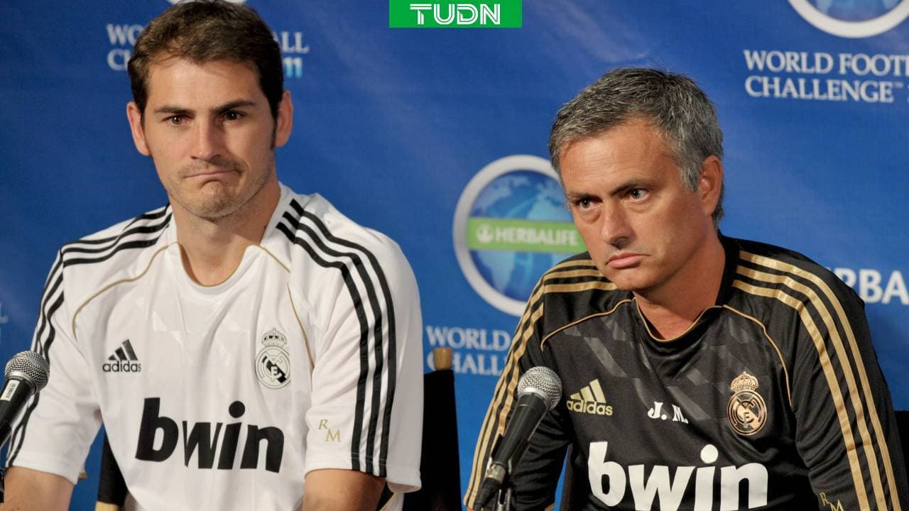 José Mourinho se acerca al banquillo del Real Madrid