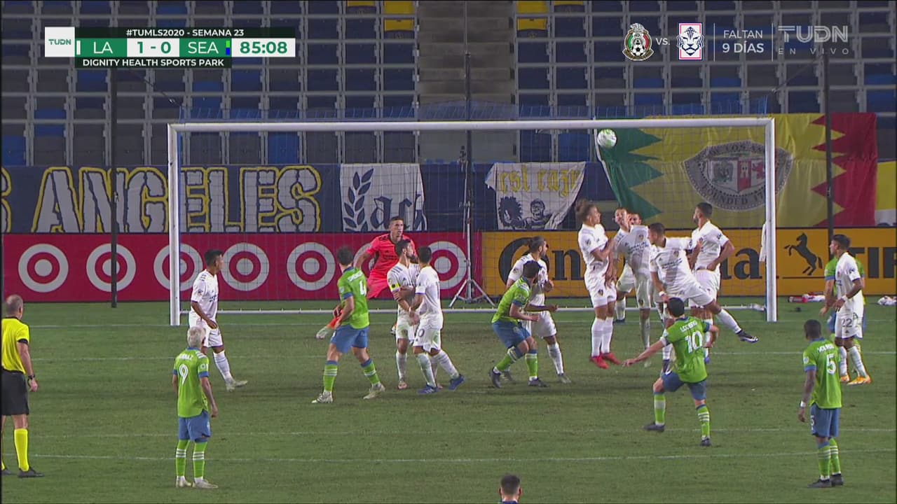 ¡Sutil! Lodeiro estuvo a nada del empate con tiro libre en el palo