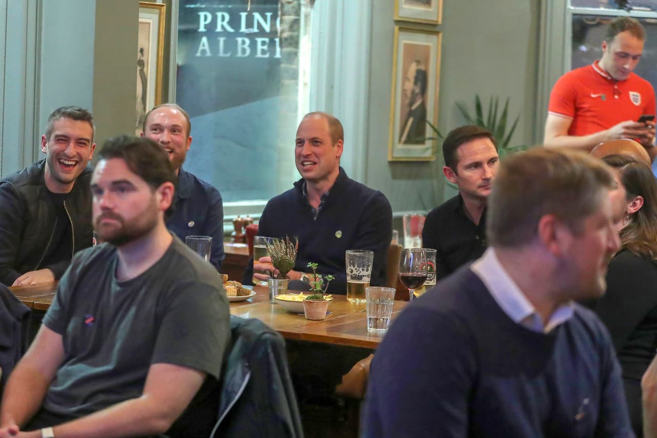 La visita fue parte de la campaña 
<b><a href="https://www.royal.uk/heads-up" target="_blank">Heads Up</a></b>, una iniciativa cuyo objetivo es hacer que las personas, especialmente los hombres, se sientan cómodos hablando sobre la salud mental.