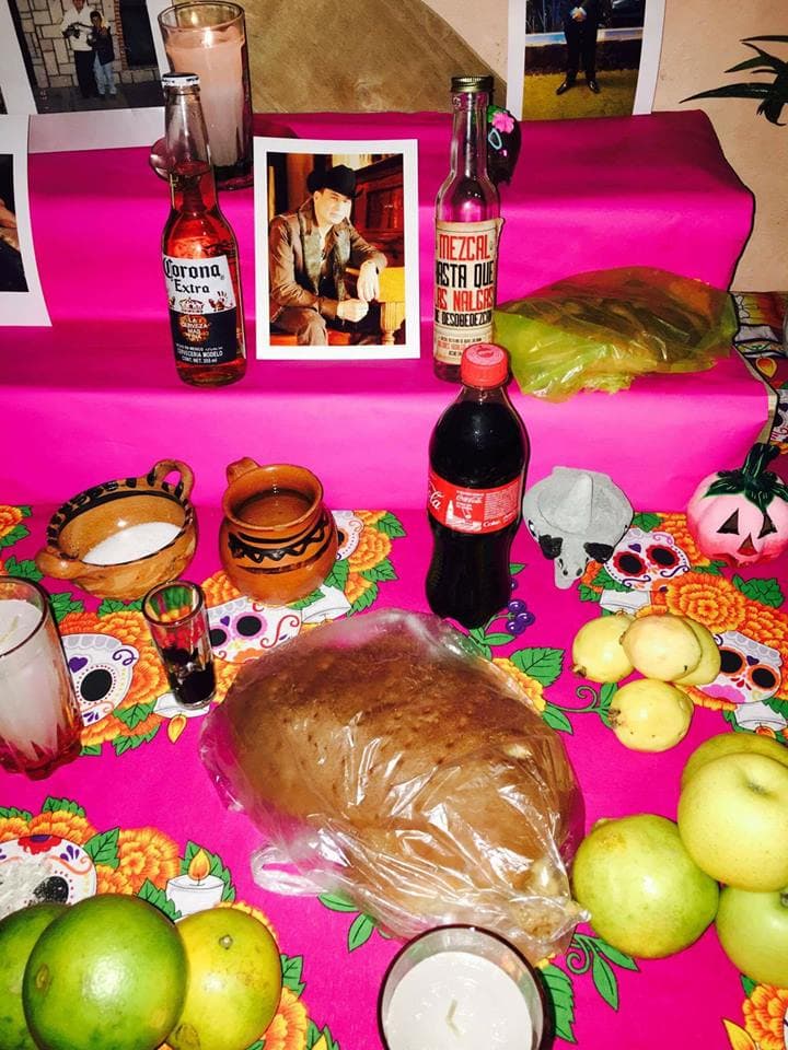 Y ahora que pasó el Día de Muertos, no podía faltar la ofrenda en su honor.