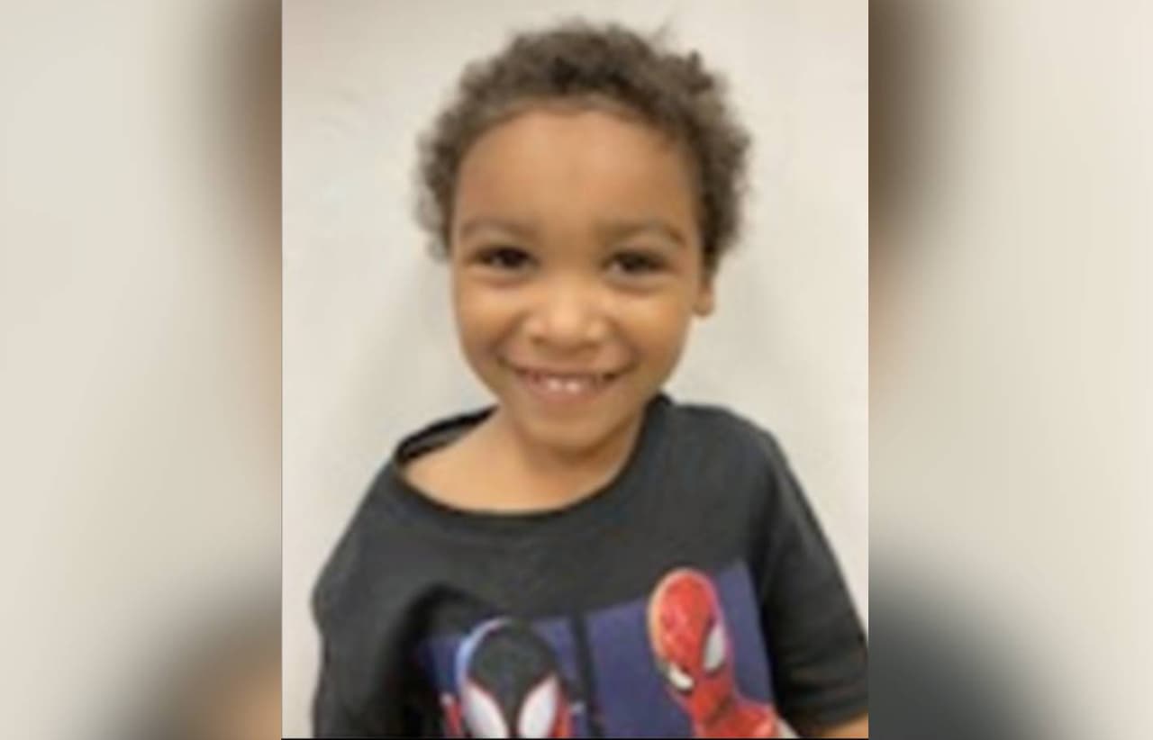 Hallan a niño desamparado cerca del río de Los Ángeles: buscan a sus padres