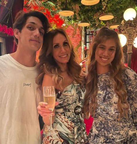 Lina y Lorenzo no podían faltar en esta celebración, por lo que también estuvieron presentes en la pequeña fiesta de cumpleaños de su mamá.
