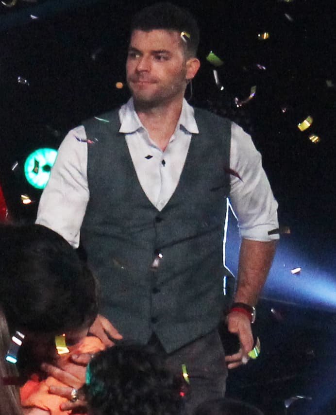 Durante el programa, Adrián lució 'muy tapadito' comparado con cómo lo vimos durante su participación en otro show de baile.