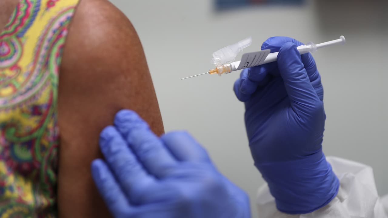 En estos sitios te dan 25 dólares por aplicarte los refuerzos de la vacuna de covid-19