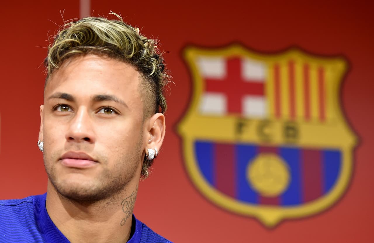 Perder a Neymar, el artífice del milagroso 6-1 al París Saint-Germain, sería terrible. Pero no tanto si se piensa que quedarían 222 millones de euros para fichar como resultado del pago de su claúsula.