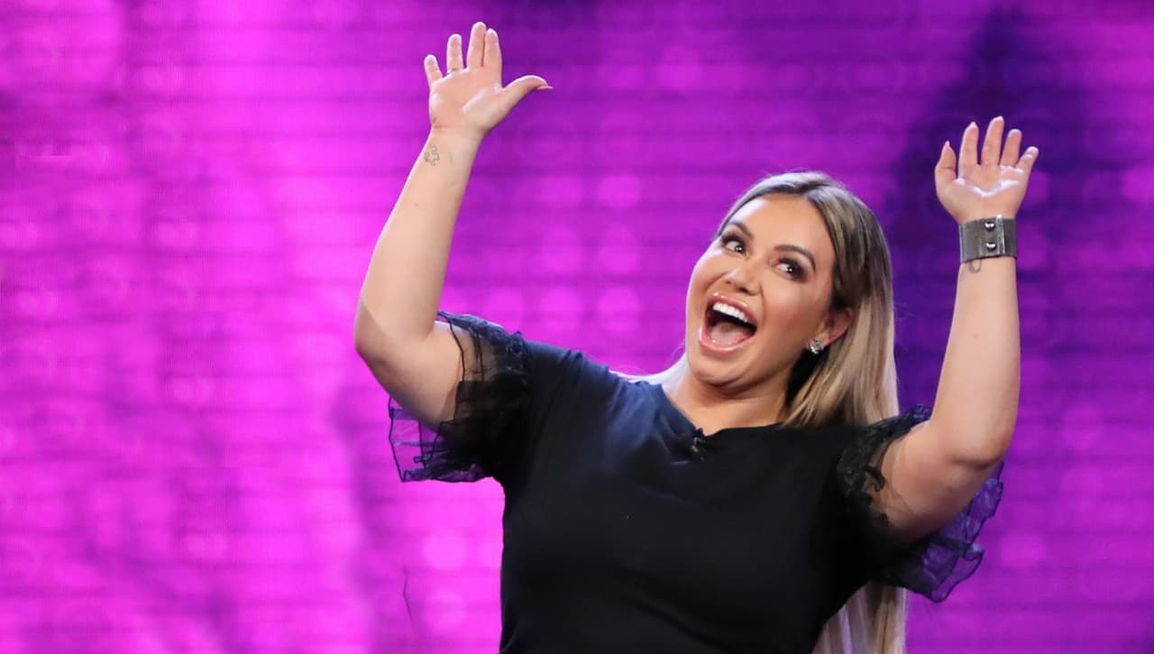 En mayo,
<b><a href="https://www.univision.com/entretenimiento/chiquis-rivera-confirma-que-lorenzo-mendez-sigue-siendo-el-hombre-de-su-vida-video" target="_blank">Chiquis dio a conocer que Lorenzo seguía siendo el hombre de su vida</a></b> y en una entrevista con
<a href="https://www.univision.com/entretenimiento/chiquis-rivera-no-descarta-boda-con-lorenzo-mendez-y-quiere-tres-vestidos" target="_blank">Univision Entretenimiento</a> dijo que el cantante era su mejor amigo y él refirió que la propuesta matrimonial seguía en pie.
<b><a href="https://www.univision.com/entretenimiento/exclusiva-chiquis-rivera-cuenta-los-detalles-de-su-reconciliacion-mas-reciente-con-lorenzo" target="_blank">Para junio ya se habían reconciliado</a>.</b>