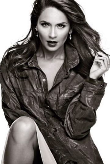 Provocativa es el segundo nombre de Adriana Louvier.