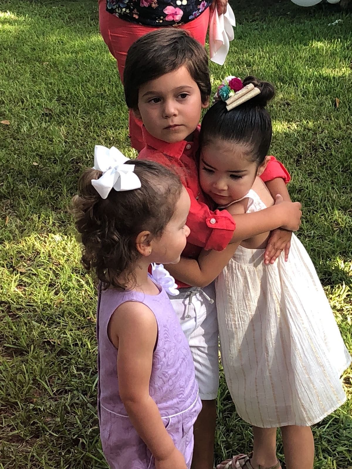 El hijo mayor de Satcha Pretto fue captado así junto a baby Giulietta.