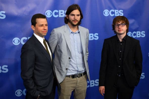 Según la revista People, el actor que ha desarrollado gran parte de su carrera en la serie de televisión Two and a half men, cobró $300,000 por cada episodio en el que tuvo participación.