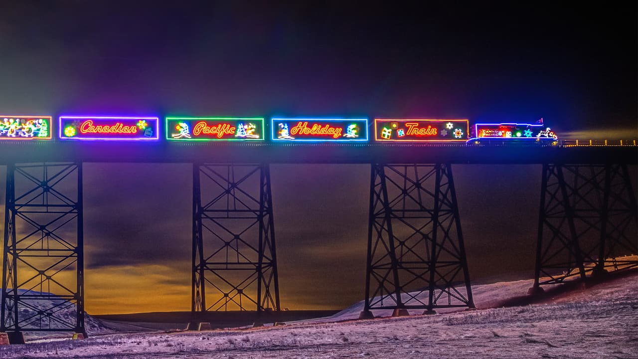 Luego de dos años de celebraciones de fin de año anormales a causa de las restricciones por la pandemia, el invierno llegó con una experiencia muy cercana a la normalidad. Entre los eventos que pusieron sabor a la temporada estuvo el regreso del Tren Navideño de Canadian Pacific.