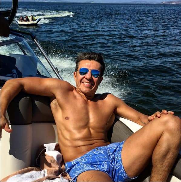 Descubre cómo luce Adrián Uribe después de la cirugía de nariz