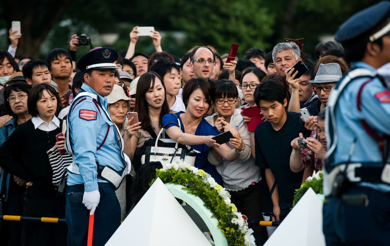 Se trata de la primera vez que un presidente estadounidense en ejercicio visita Hiroshima, donde unas 140,000 personas fallecieron tras el ataque nuclear de EEUU el 6 de agosto de 1945.