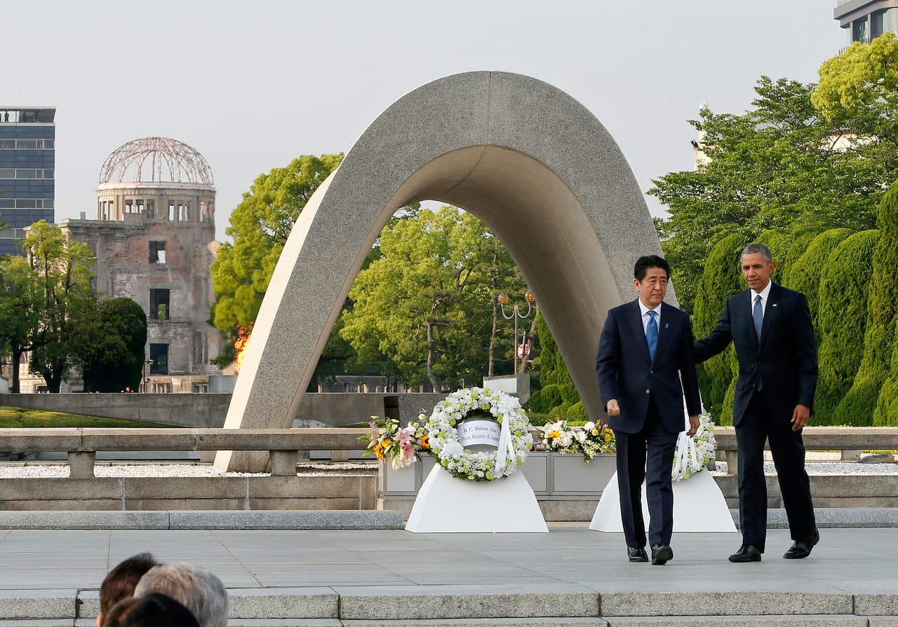 Obama no se disculpó, y en cambio ofreció, en una intervención cuidadosamente coreografiada, una sencilla reflexión sobre los horrores de la guerra y su esperanza de que el horror de Hiroshima pudiera iniciar una "iluminación moral".