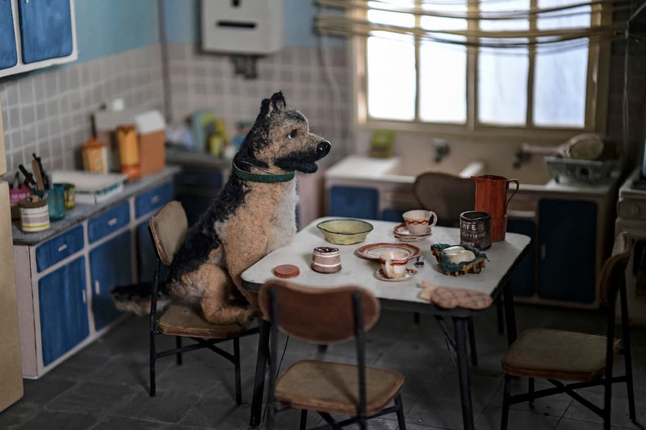 En la foto, uno de los muñecos del cortometraje. Olderöck se dedicaba a "romper el alma" de las mujeres torturándolas sexualmente, incluso con perros amaestrados, dijo a la AFP el director Hugo Covarrubias.