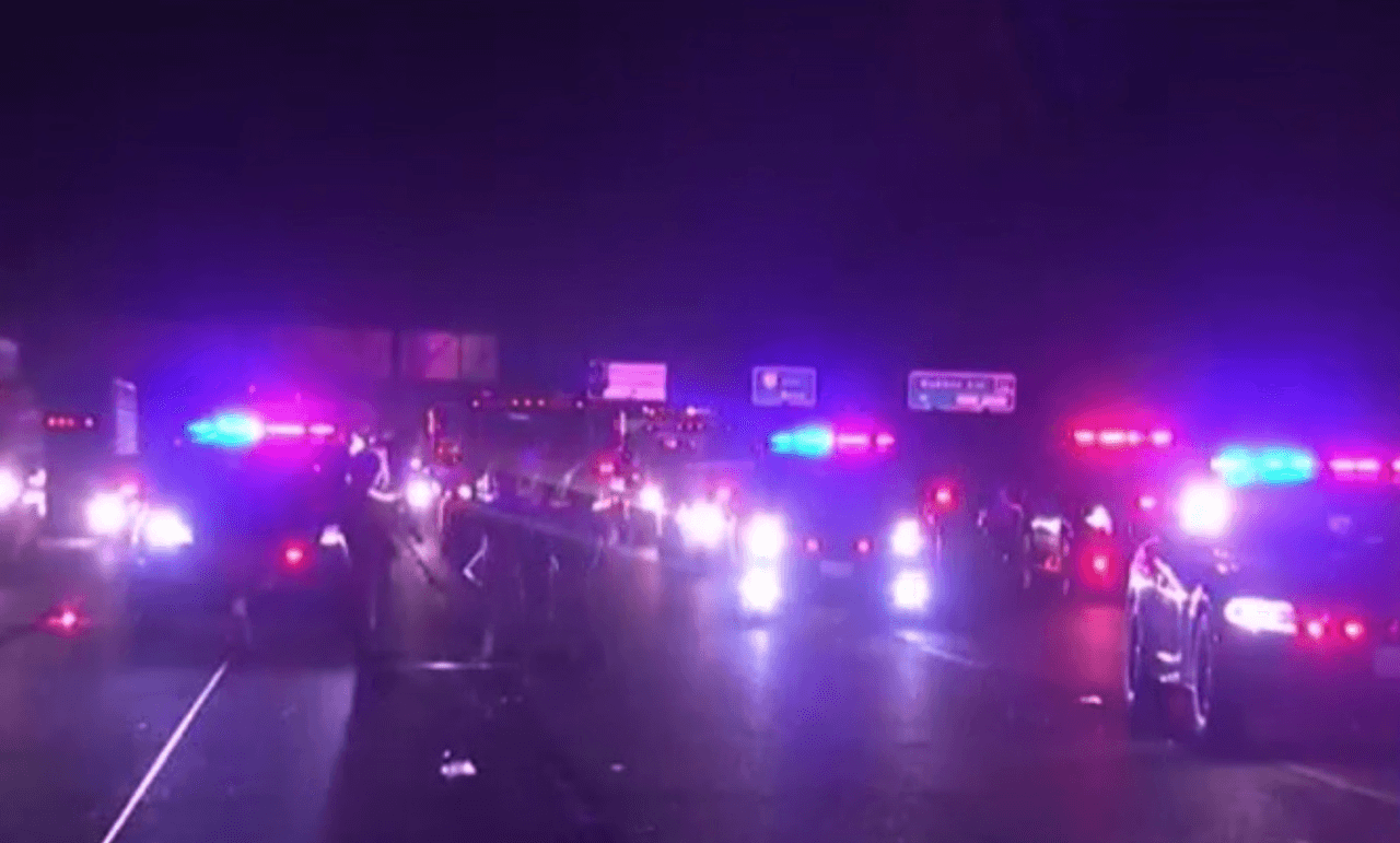 El mortal choque se reportó el martes 8 de diciembre alrededor de las 7:45 pm en la ciudad de Newport Beach en el condado de Orange.