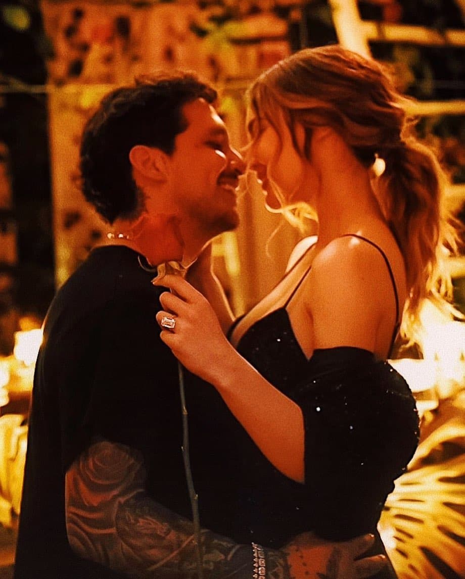 En mayo del 2021, los jóvenes cantantes 
<a href="https://www.univision.com/shows/el-gordo-y-la-flaca/christian-nodal-confiesa-como-propuso-matrimonio-a-belinda">se comprometieron</a> y su boda es una de las más esperadas del mundo de los espectáculos.