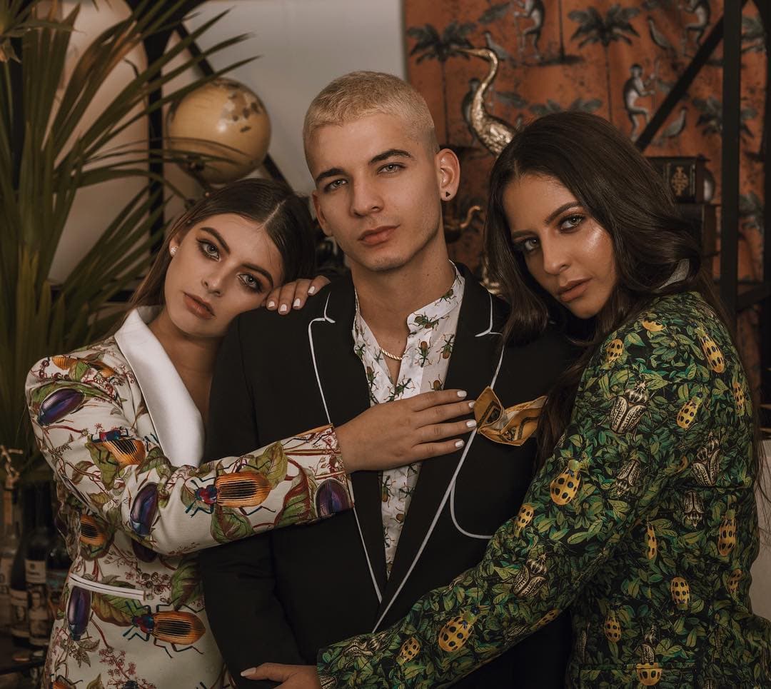 "Lo único que pedimos siempre nosotras es ser honesto, no decir una cosa y hacer otra [...] no sería honesto de nuestra parte poder seguirla a ella y pretender que somos amigas cuando ella muy claramente sabe cómo nos sentimos" expresó.