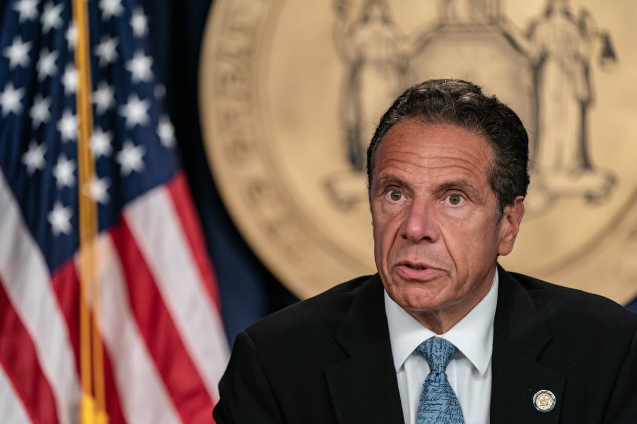Cuomo firma ley para ampliar el voto por correo en las elecciones presidenciales de noviembre