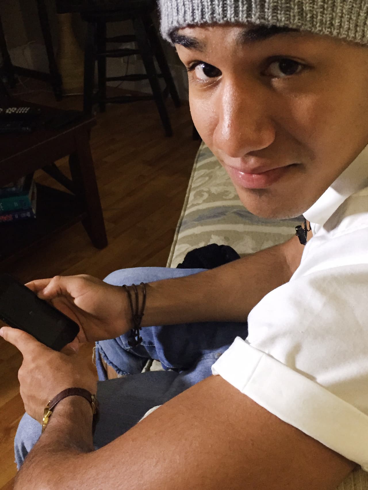 Richard Camacho nos abrió las puertas de su casa y fuimos testigos de cómo ese dominicano lleva sus raíces con orgullo. ¡Hasta su madre nos cocinó un exquisito mangú!