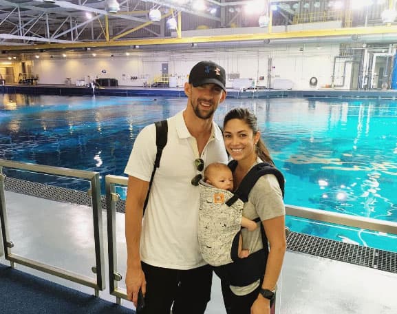 Nicole y Boomer lo acompañan en sus eventos.