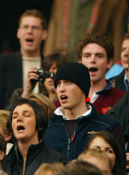 William canta 'God Save the Queen' antes del partido internacional de rugby entre Inglaterra y Nueva Zelanda.
