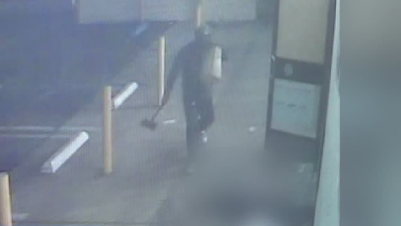 Buen samaritano intentó ayudar a un hombre y acabó atacado con un hacha en Los Ángeles