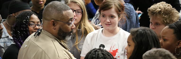 Danny Rogers retira apoyo a dos propuestas de ley consideradas antiinmigrantes tal como están redactadas por la Asociación de Alguaciles de Carolina del Norte