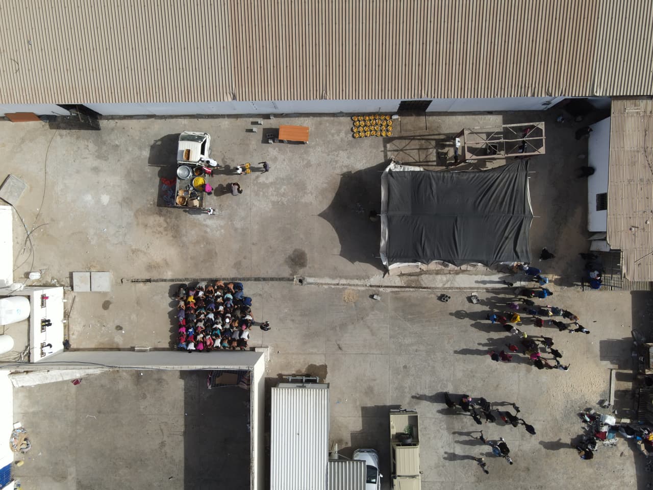 Fotografía de drone sobre la cárcel de Al Mabani en Libia.