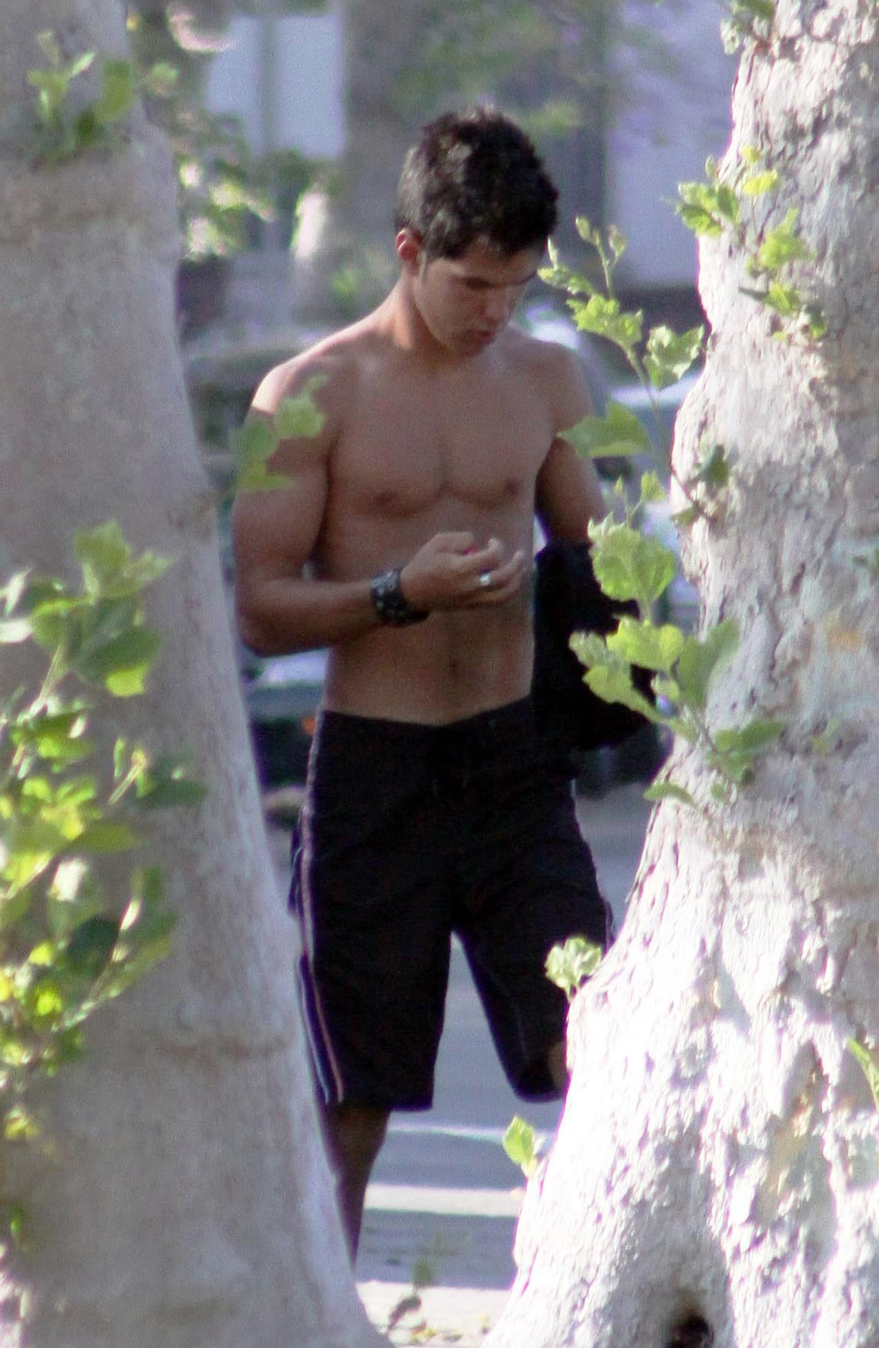 Ya no luce así de delgadito.