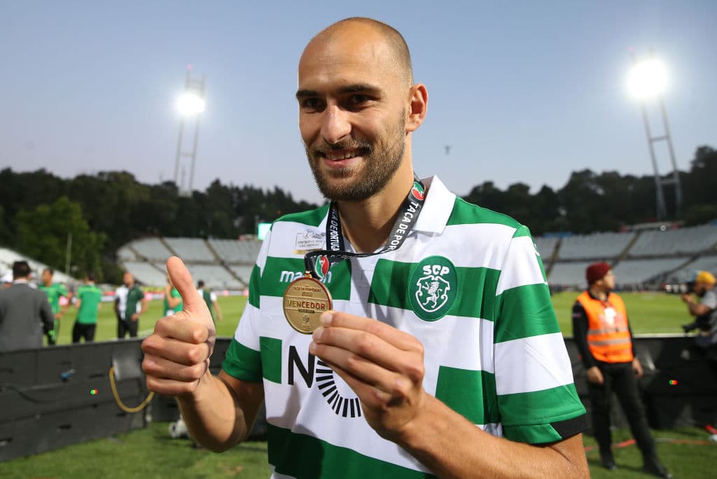 El delantero holandés del Sporting de Portugal Bas Dost,
<a href="https://www.univision.com/deportes/futbol/liga-mx/delantero-del-sporting-de-lisboa-le-hizo-el-feo-a-tigres-y-a-la-liga-mx" target="_blank">rechazó la millonaria oferta de Trigres para jugar en México</a>.