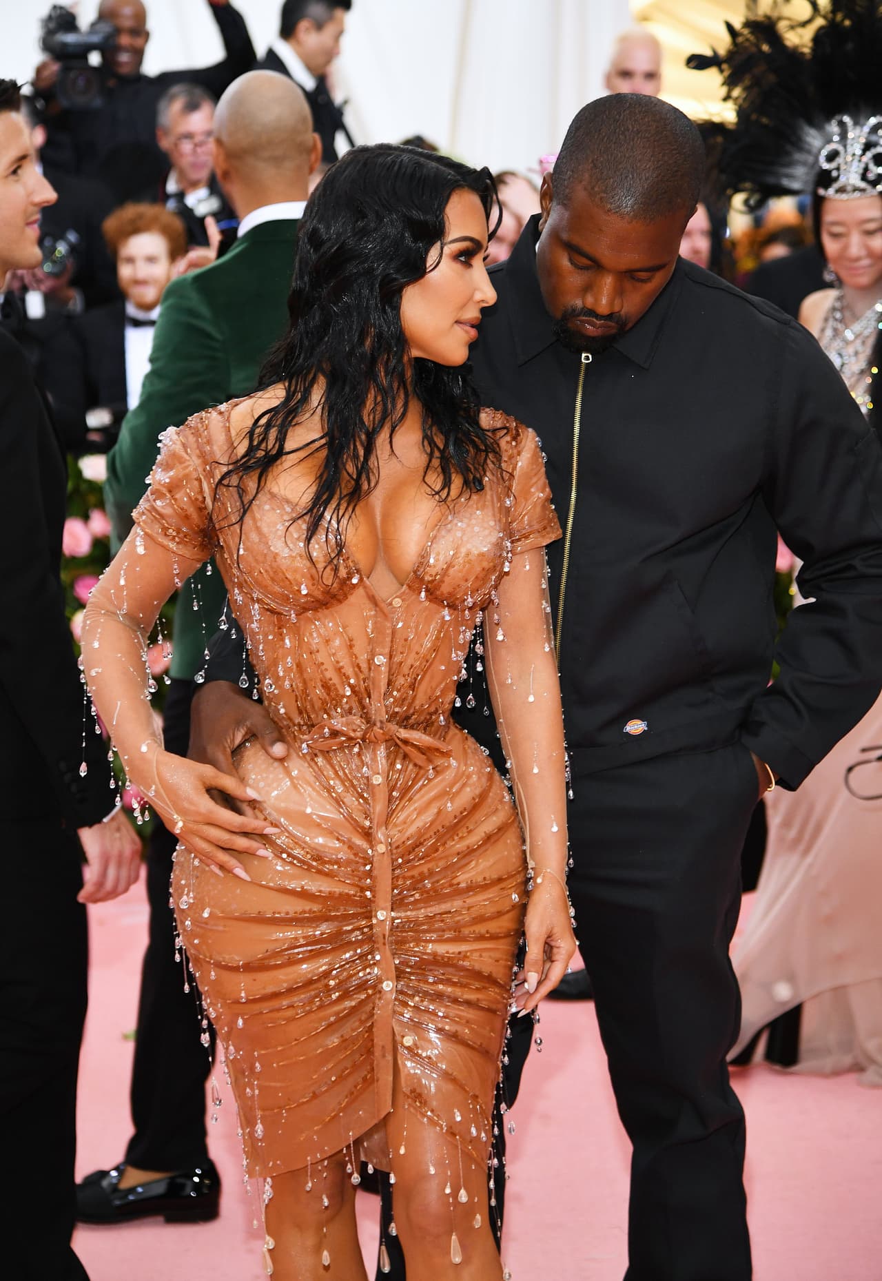 Al cantante lo llamó la celebridad "más malhumorada" y 
<b><a href="https://www.univision.com/entretenimiento/kanye-west-tiene-quien-lo-defienda-con-6-tuits-kim-kardashian-pone-a-todo-el-mundo-en-su-lugar" target="_blank">"más necesitada" </a></b>que lo haya contratado.
<br>