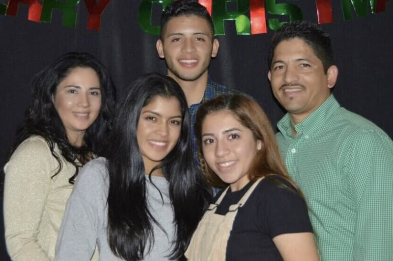 Este pastor indocumentado dice que apoya a Trump a pesar de que su gobierno lo quiere deportar   